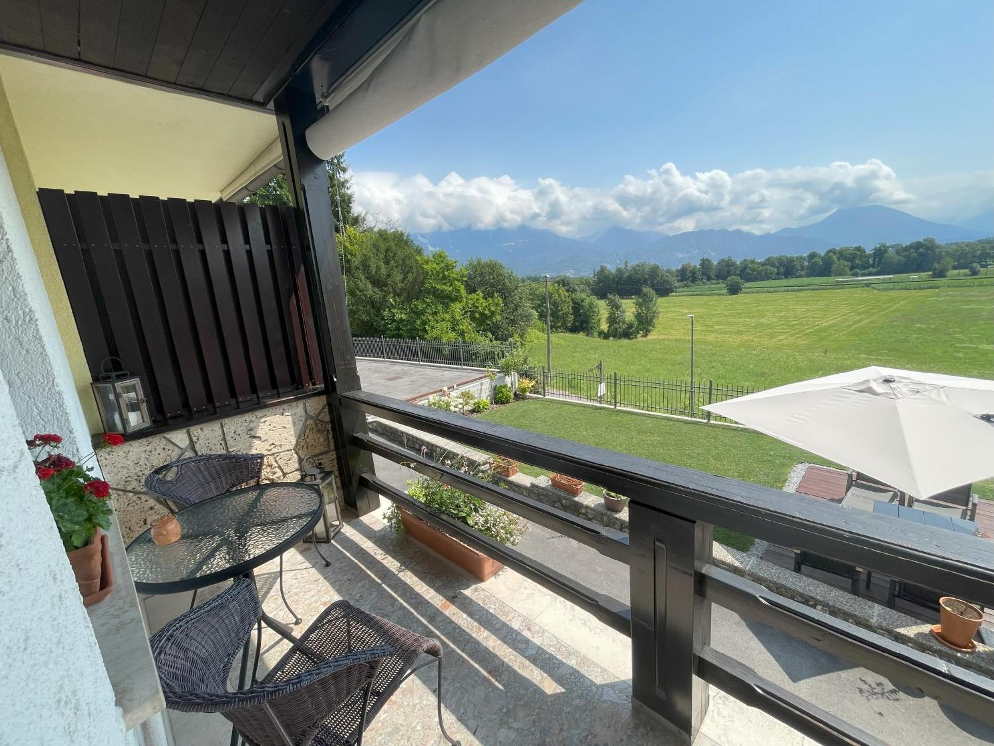 Апартаменты Ami'S House Castle View Блед Экстерьер фото