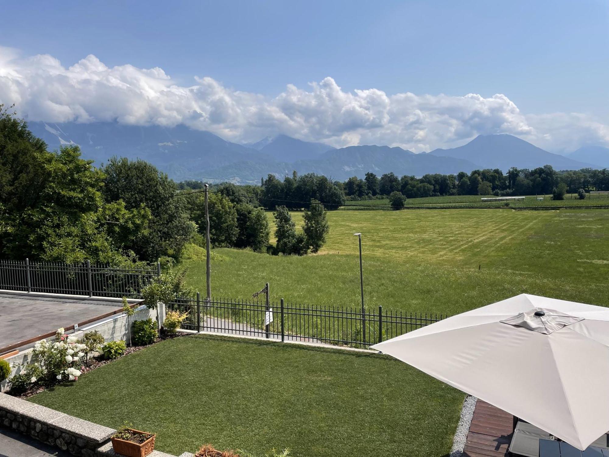Апартаменты Ami'S House Castle View Блед Экстерьер фото