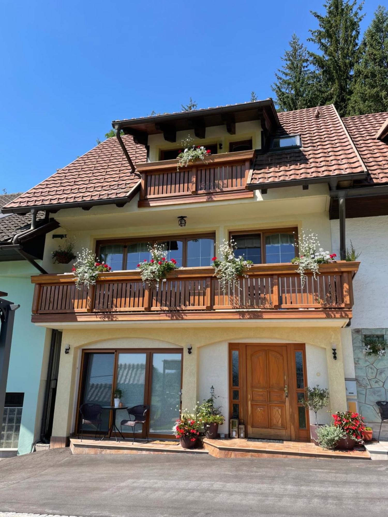Апартаменты Ami'S House Castle View Блед Экстерьер фото